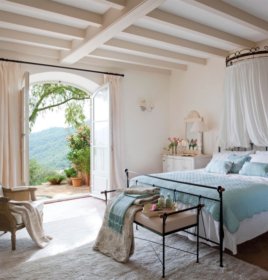 Спальня в средиземноморском стиле