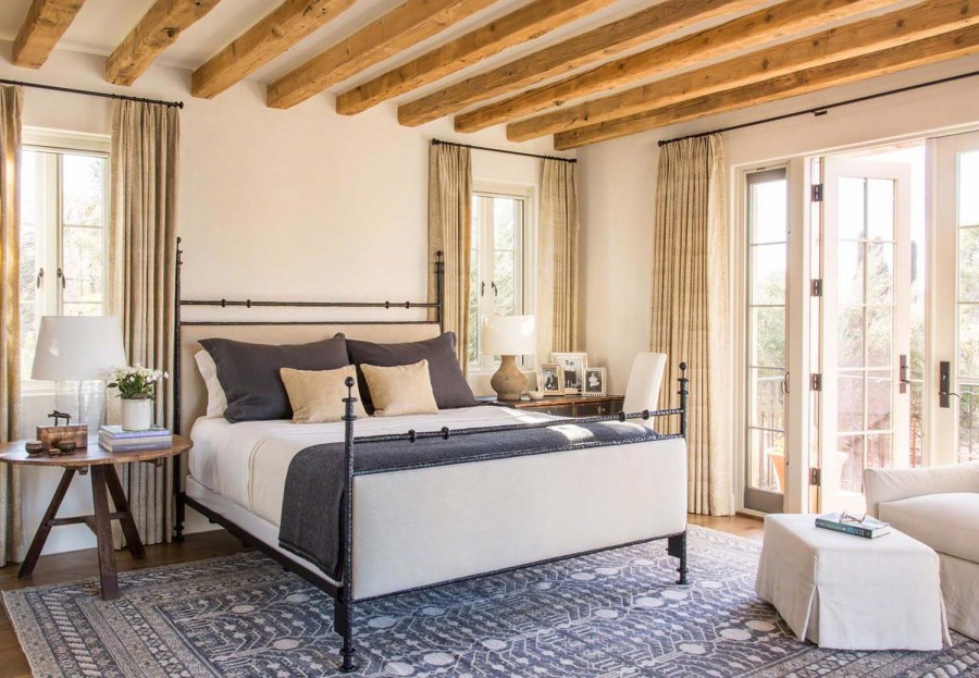 Спальня в греческом стиле