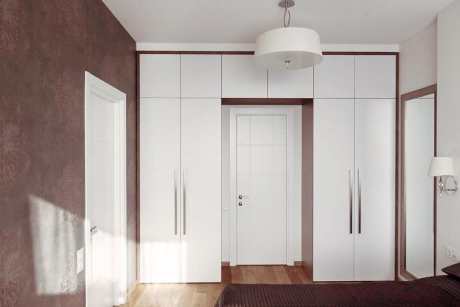 Шкаф в прихожую с распашными дверями