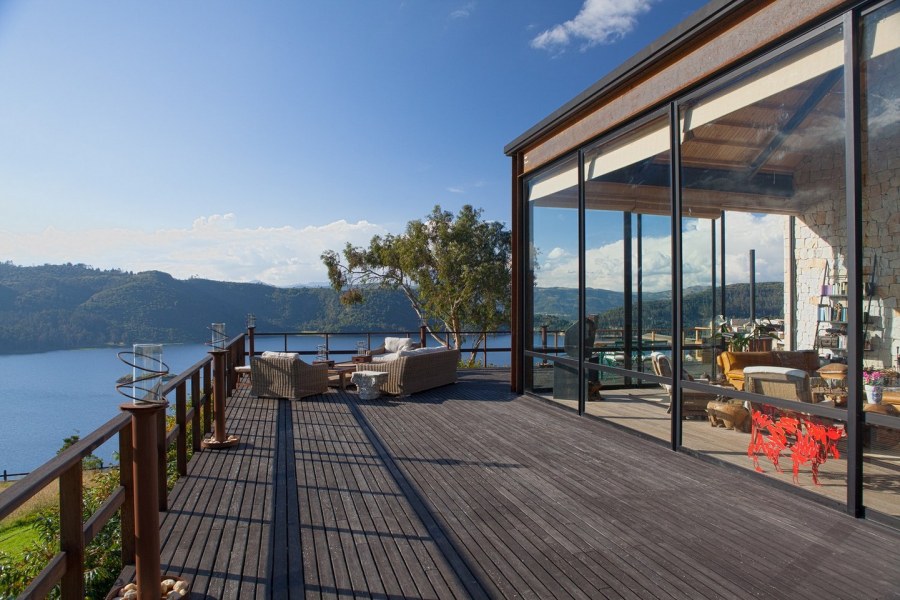 Терраса с видом на озеро