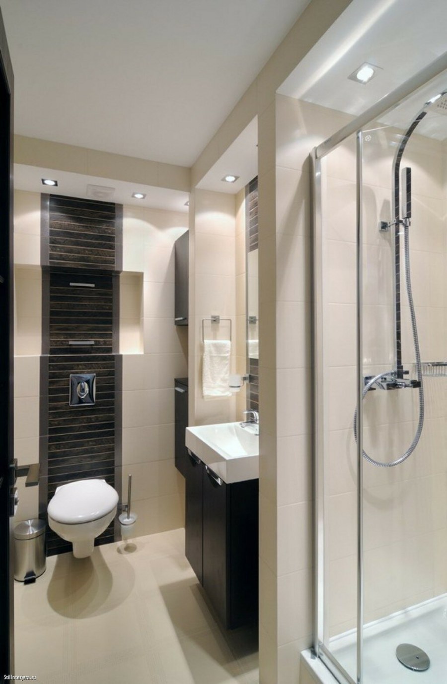 Ванная комната с душем и туалетом