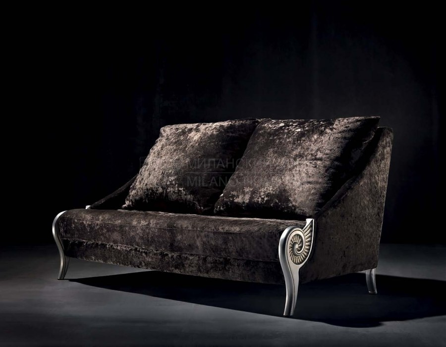 Черный бархатный диван