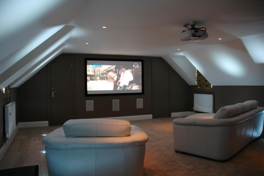 Планировка мансардного этажа с двускатной крышей