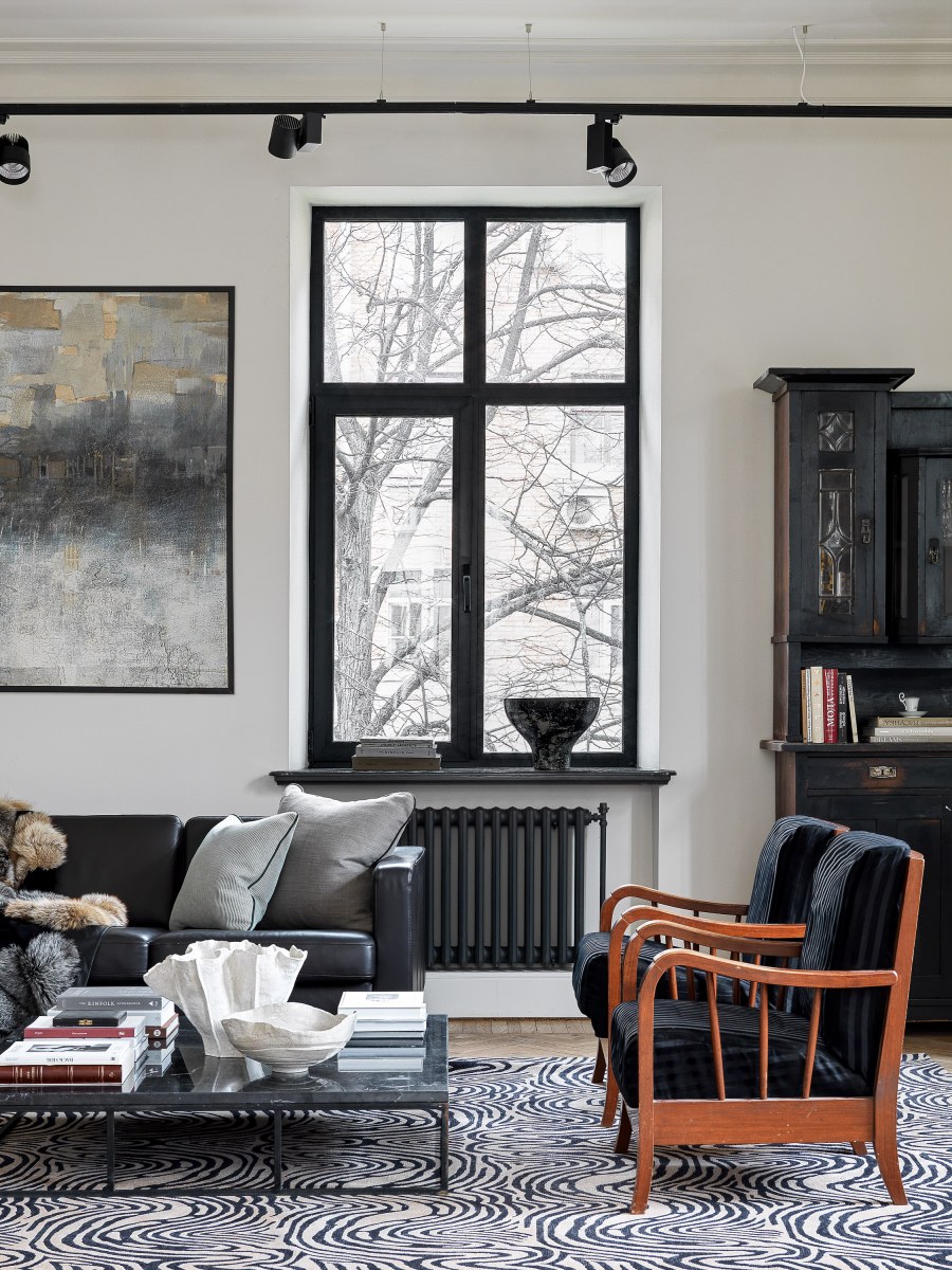 Монохромный интерьер с ярко выраженным контрастом фактур