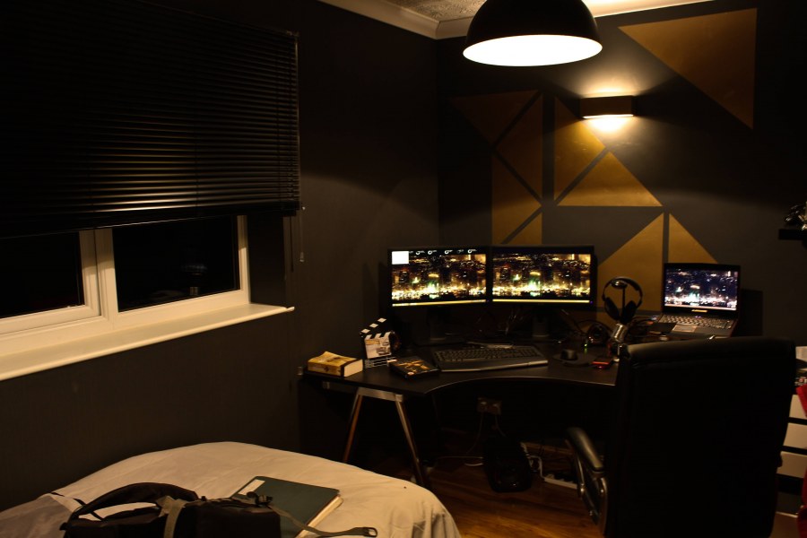 Комната в стиле киберпанк