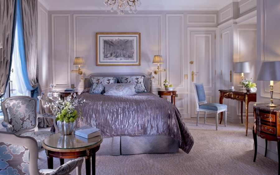 Голубая спальня в классическом стиле