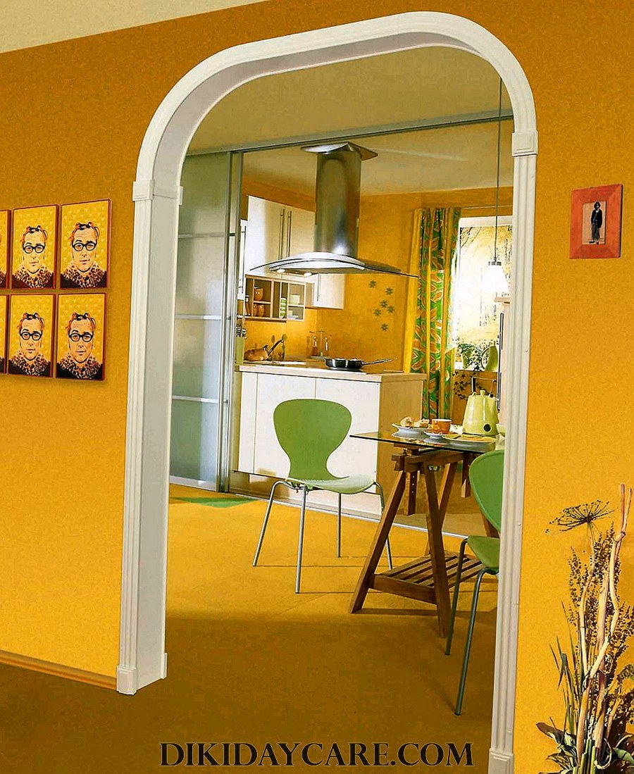 Интерьер гостиной с аркой