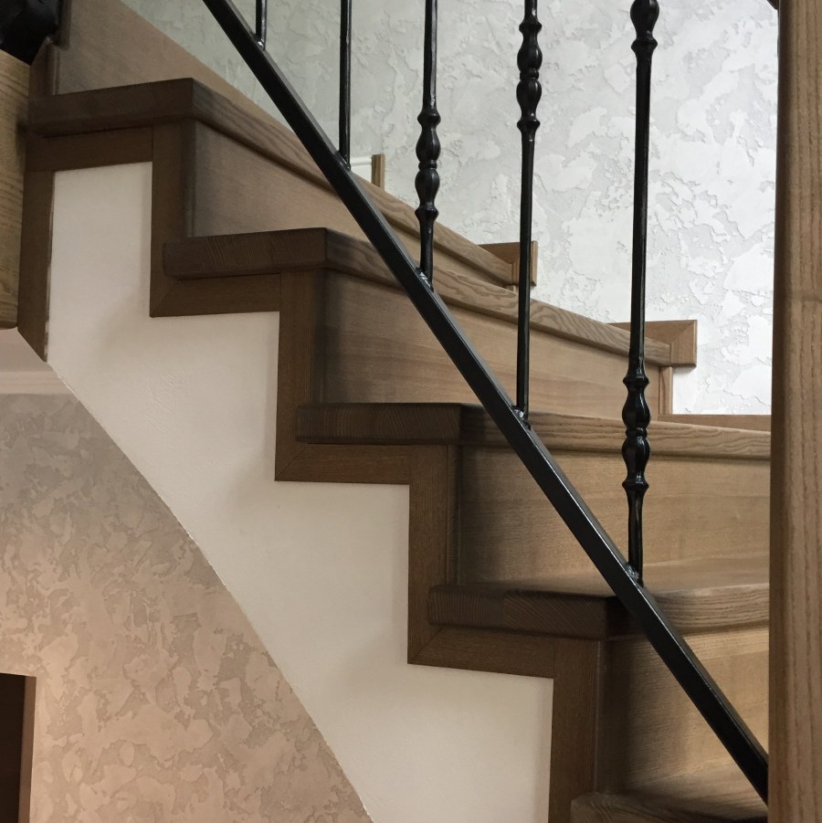 Лестница из сосны к-033м