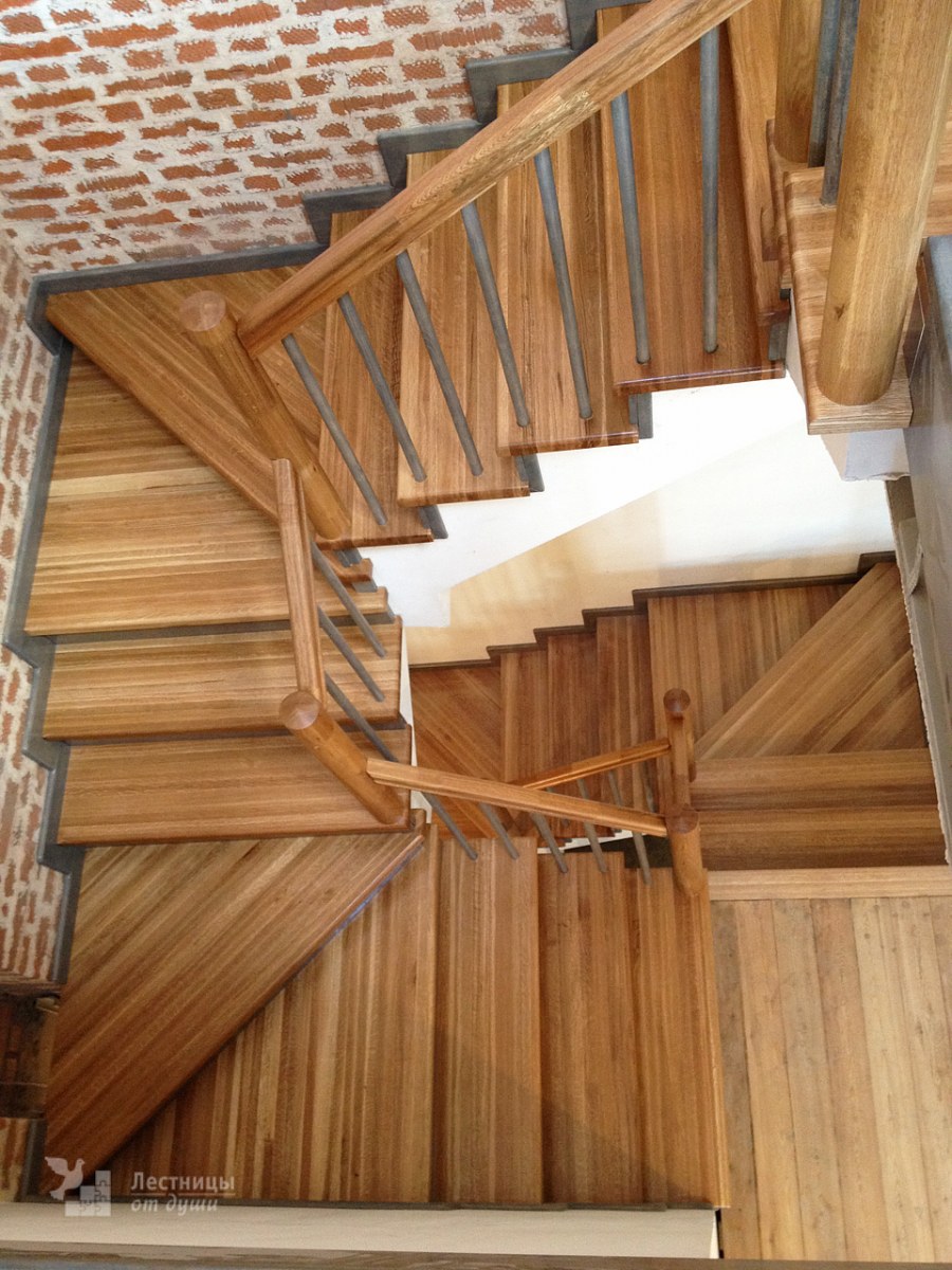 Отделка лестницы деревом
