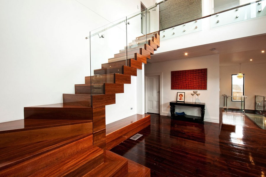 Отделка бетонной лестницы