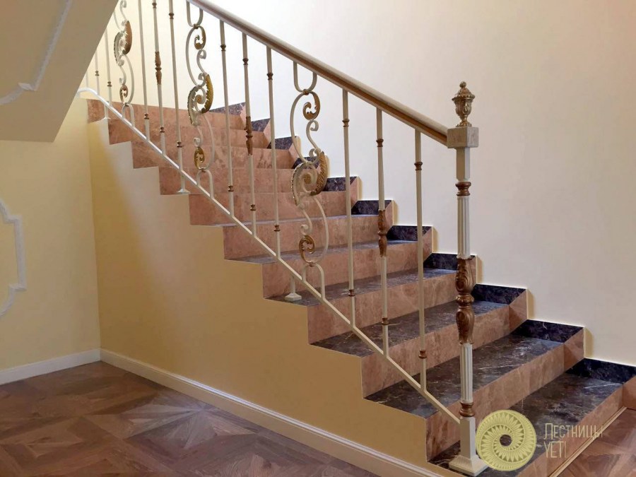 Панели на лестнице