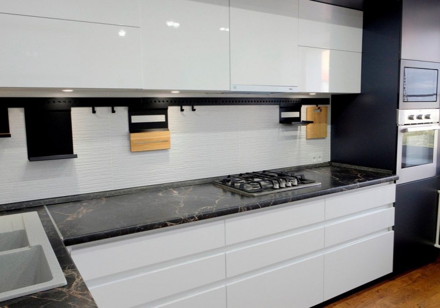 Кухонный гарнитур с интегрированными ручками