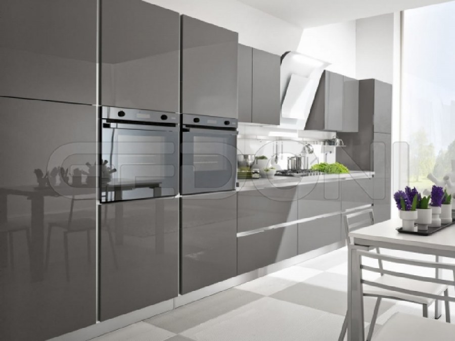 Белая кухня с ручкой gola