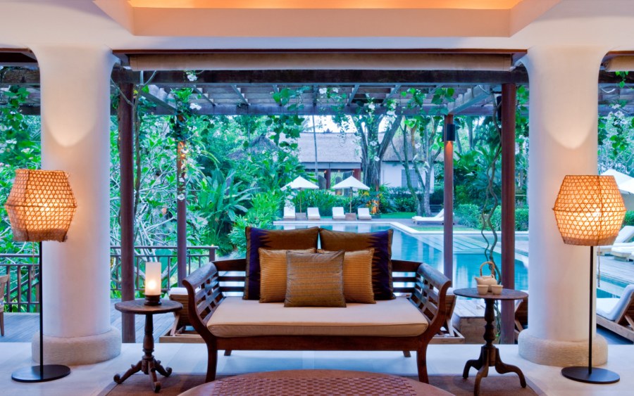 Отель в тропическом стиле