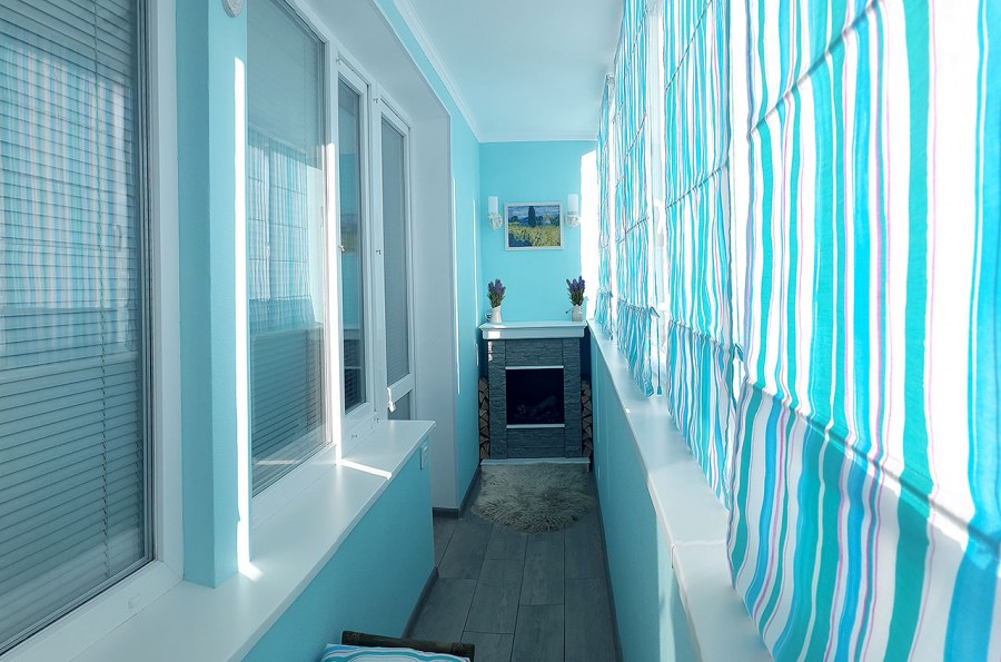 Бирюзовый балкон