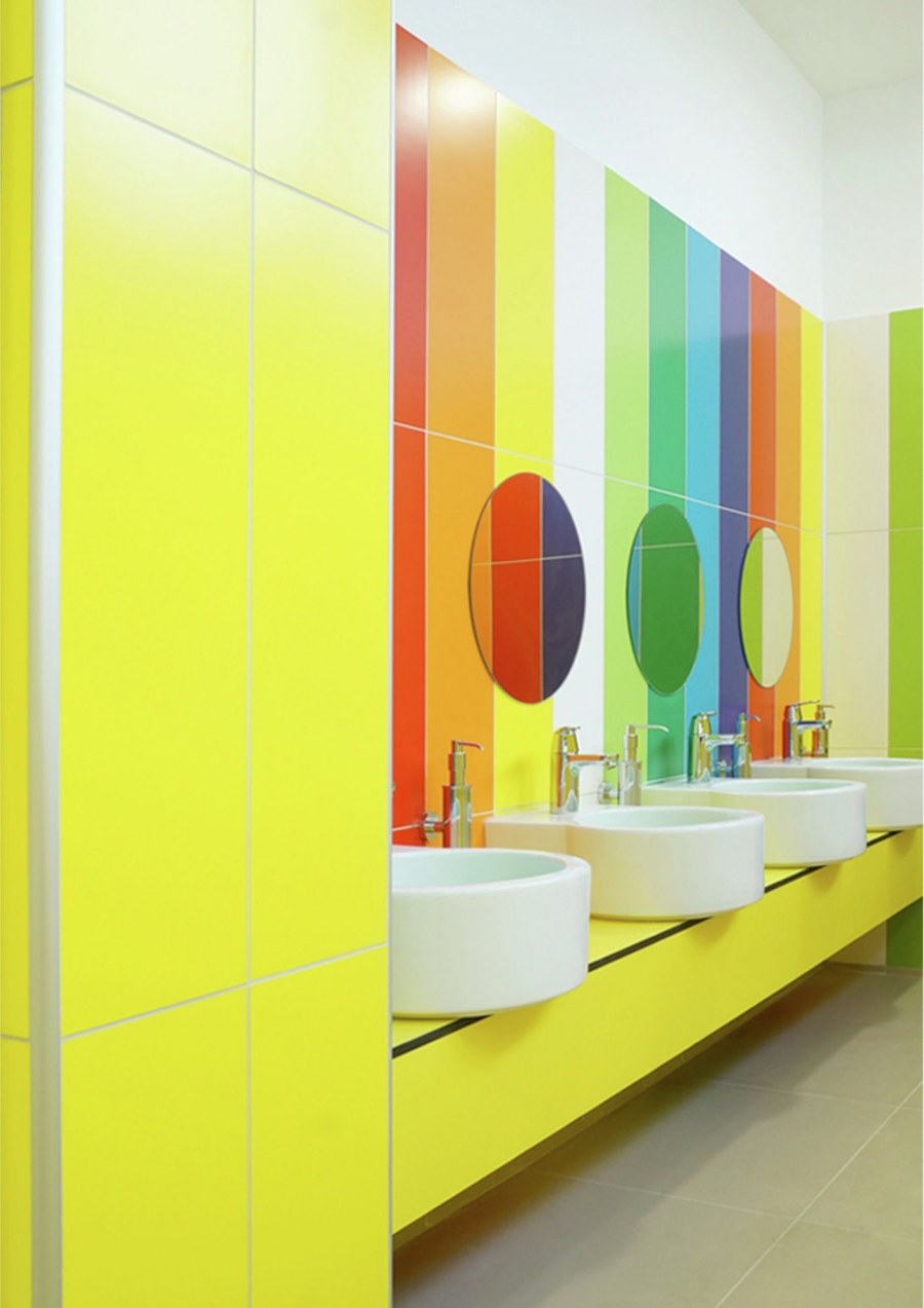 Разноцветный туалет