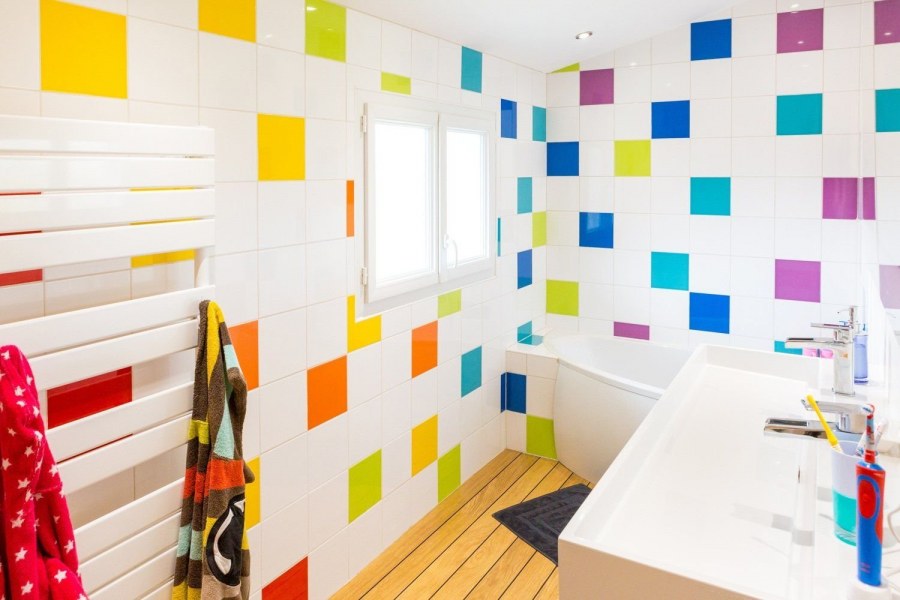 Плитка яркая в ванну