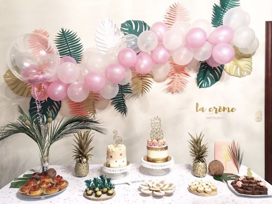 Украшение в тропическом стиле