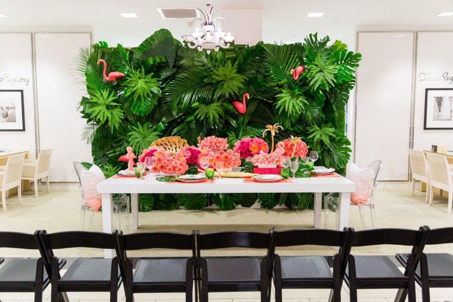 Украшение шарами в стиле тропики