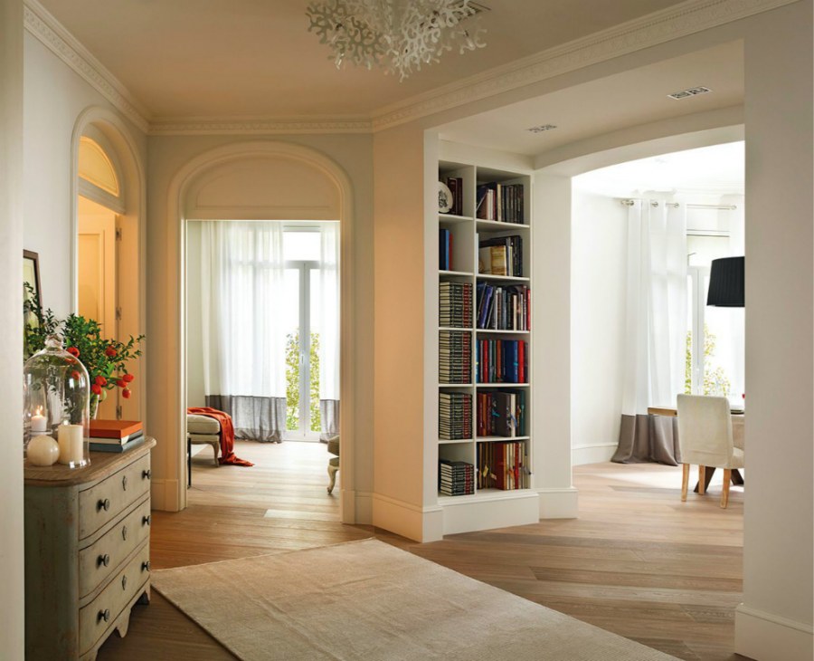 Широкий проем в гостиную