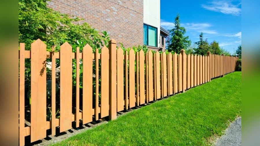 Красивый деревянный забор