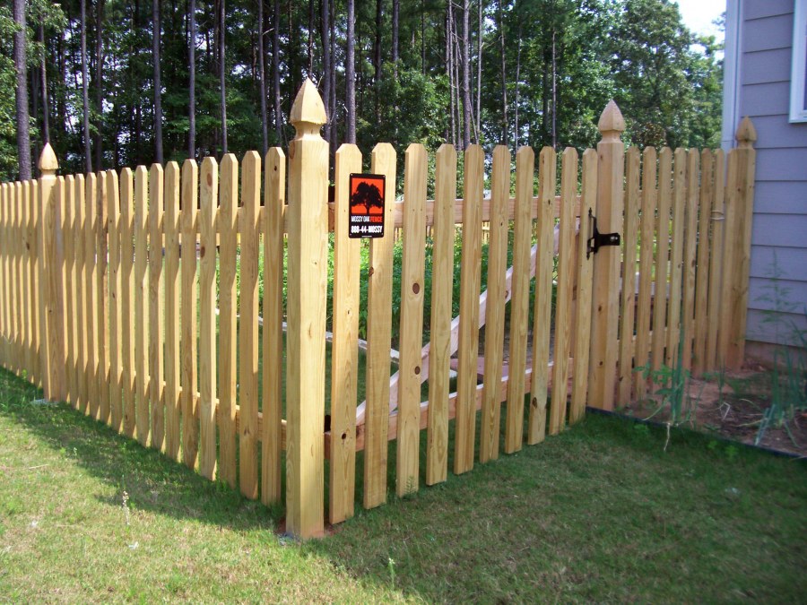 Красивые деревянные заборы для дачи