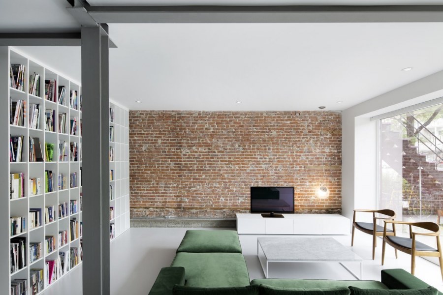 Кирпичная перегородка в интерьере