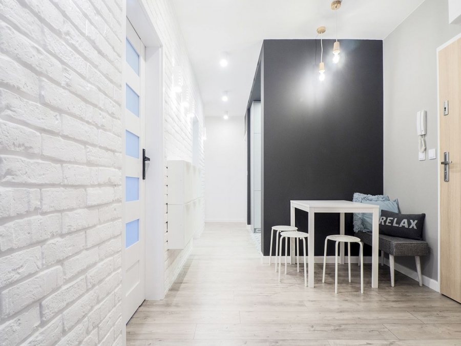 Коридор белый кирпич