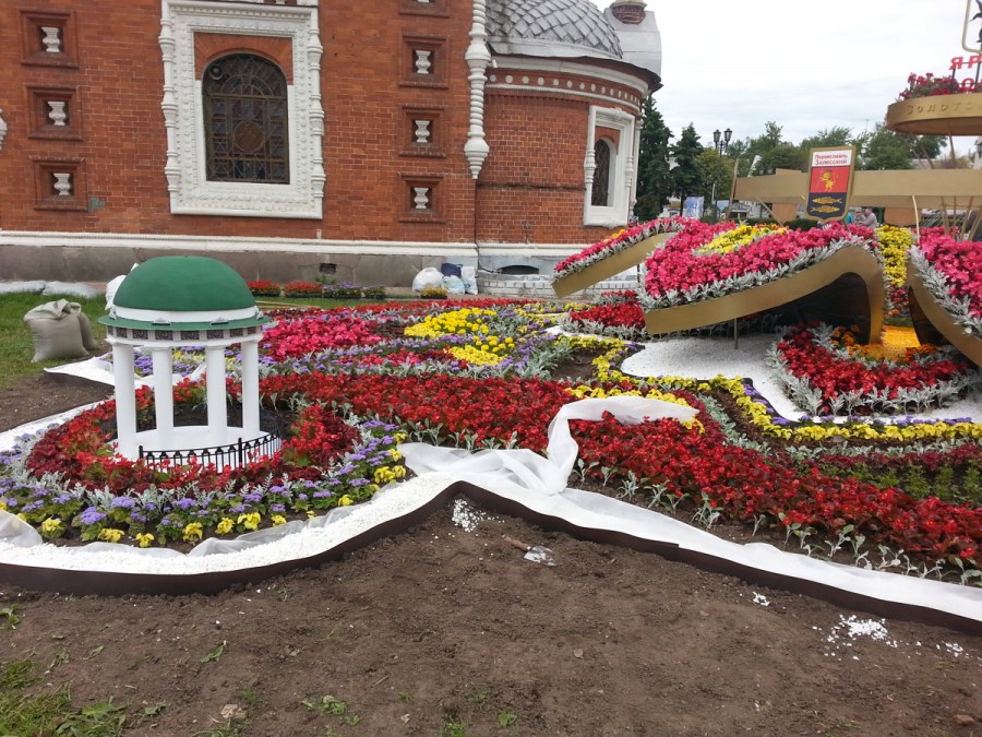 Соборная площадь Владимир клумба