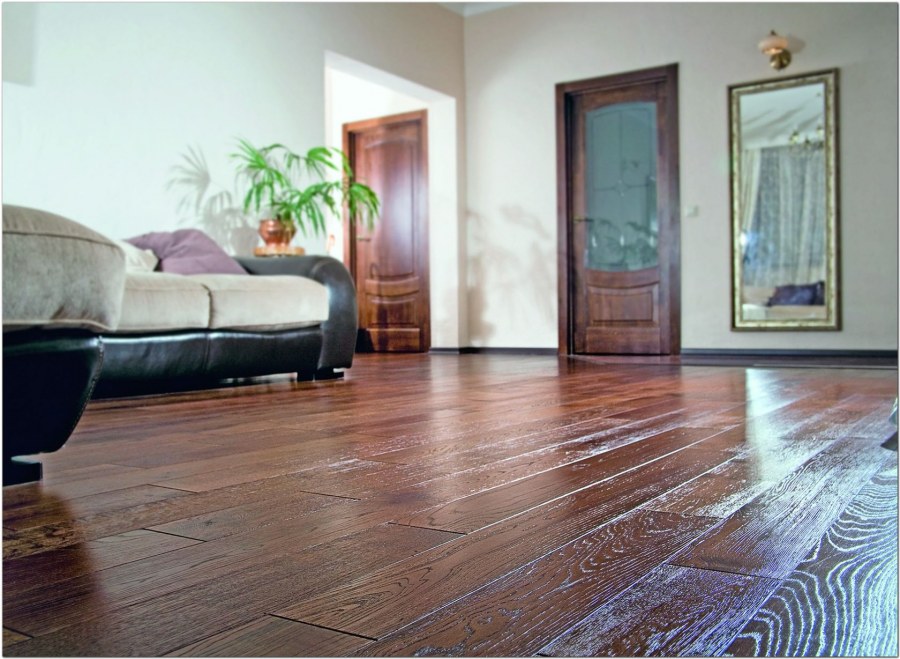 Лакированный деревянный пол