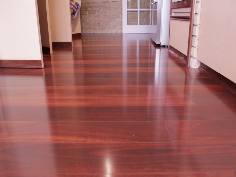 Толстый качественный линолеум