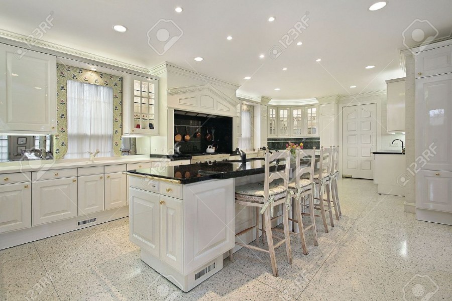 Кухня светлый интерьер мрамор