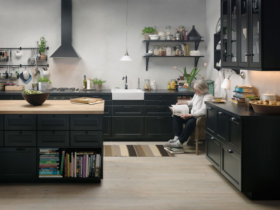 Черная кухня икеа Лерхюттан