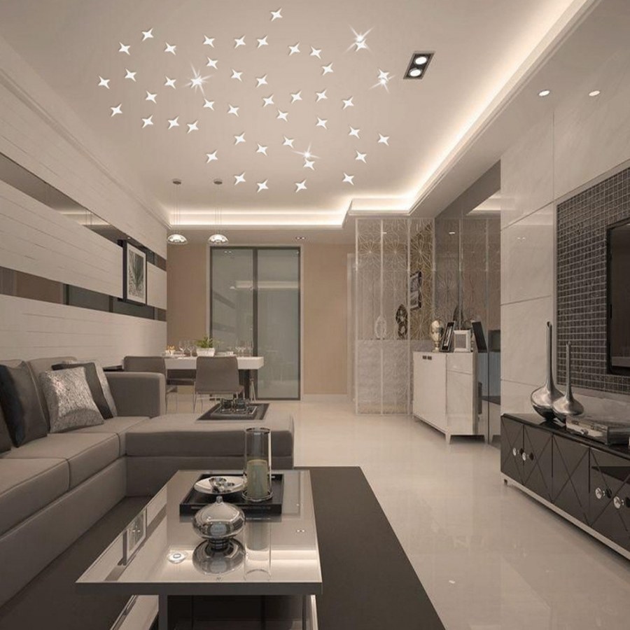 Стильный потолок в гостиной