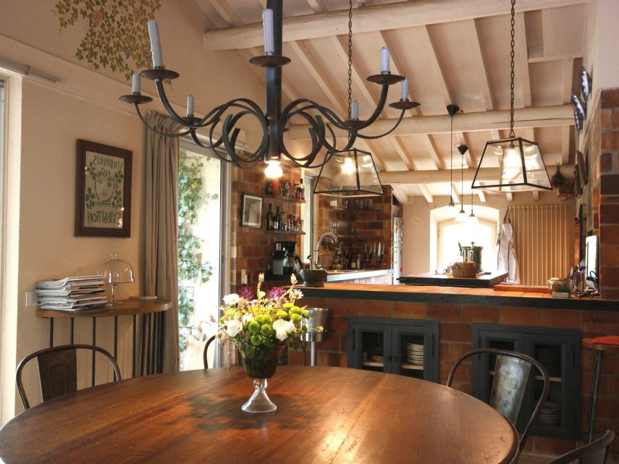 Люстры в стиле Кантри в деревянный дом