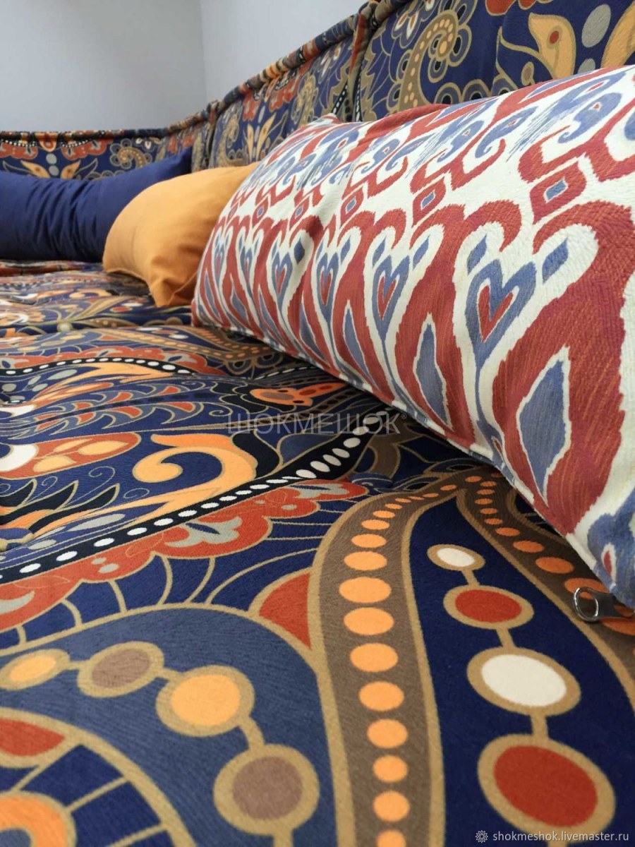 Диван в Восточном стиле с подушками