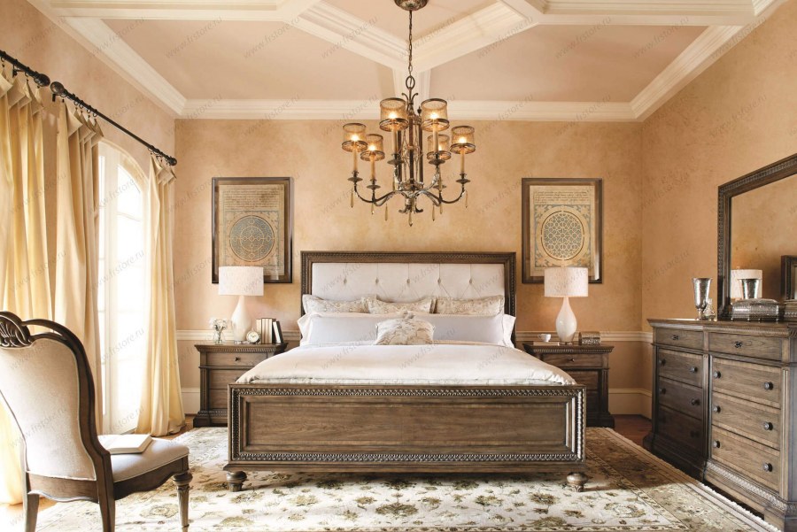 Классическая коричневая спальня