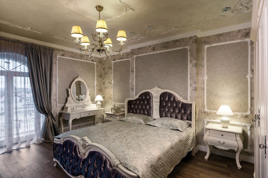 Спальня с темной мебелью