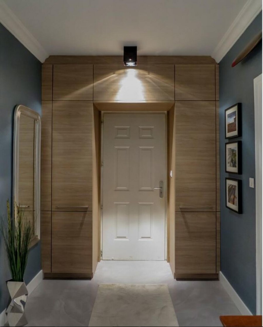 Прихожая дверь