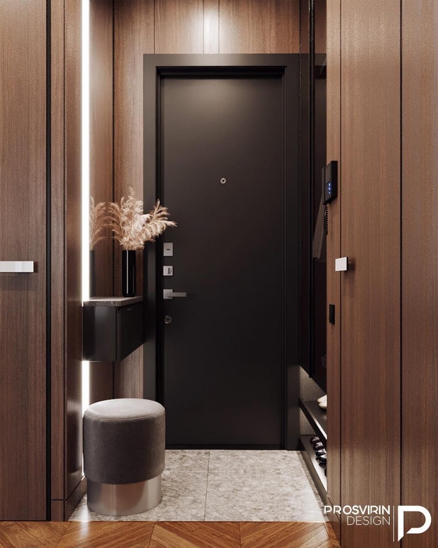 Коридор с дверью сбоку