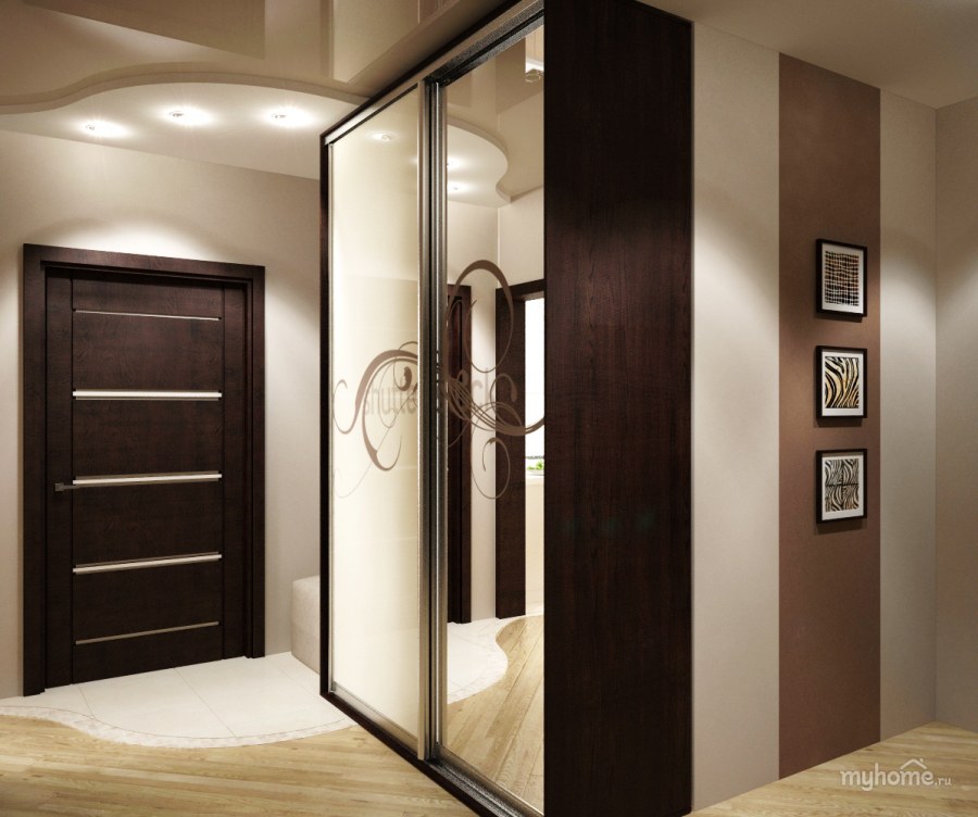 Прихожая с белыми дверями