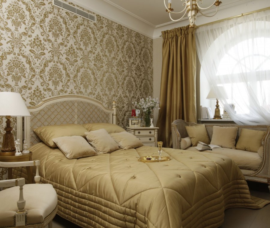 Спальня в золотых тонах