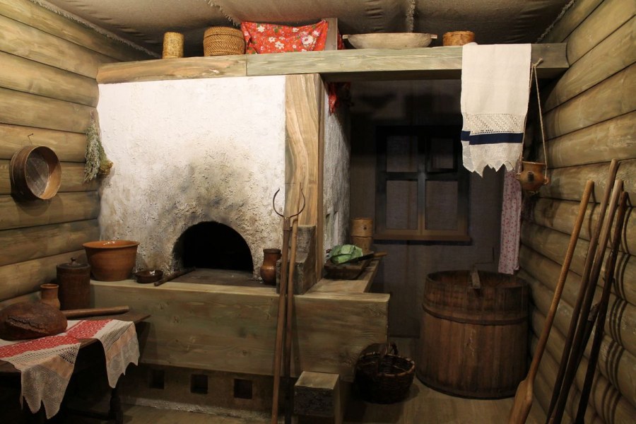 Сени в избе