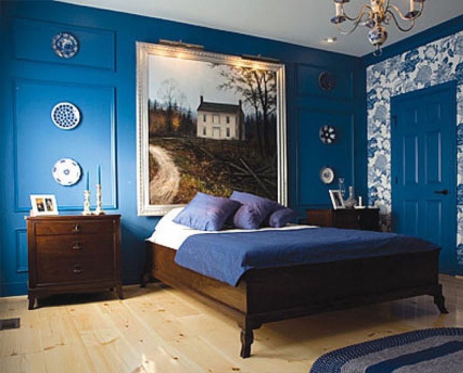 Комната с синими стенами
