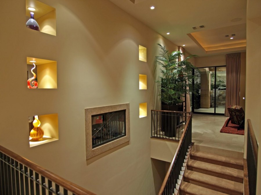 Декоративная ниша в стене