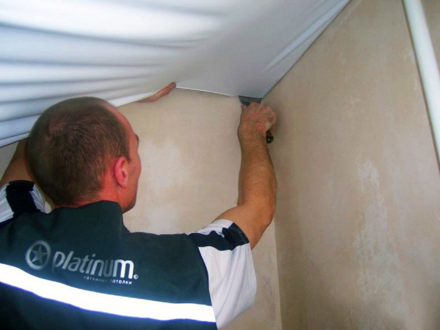 Демонтировать натяжной потолок