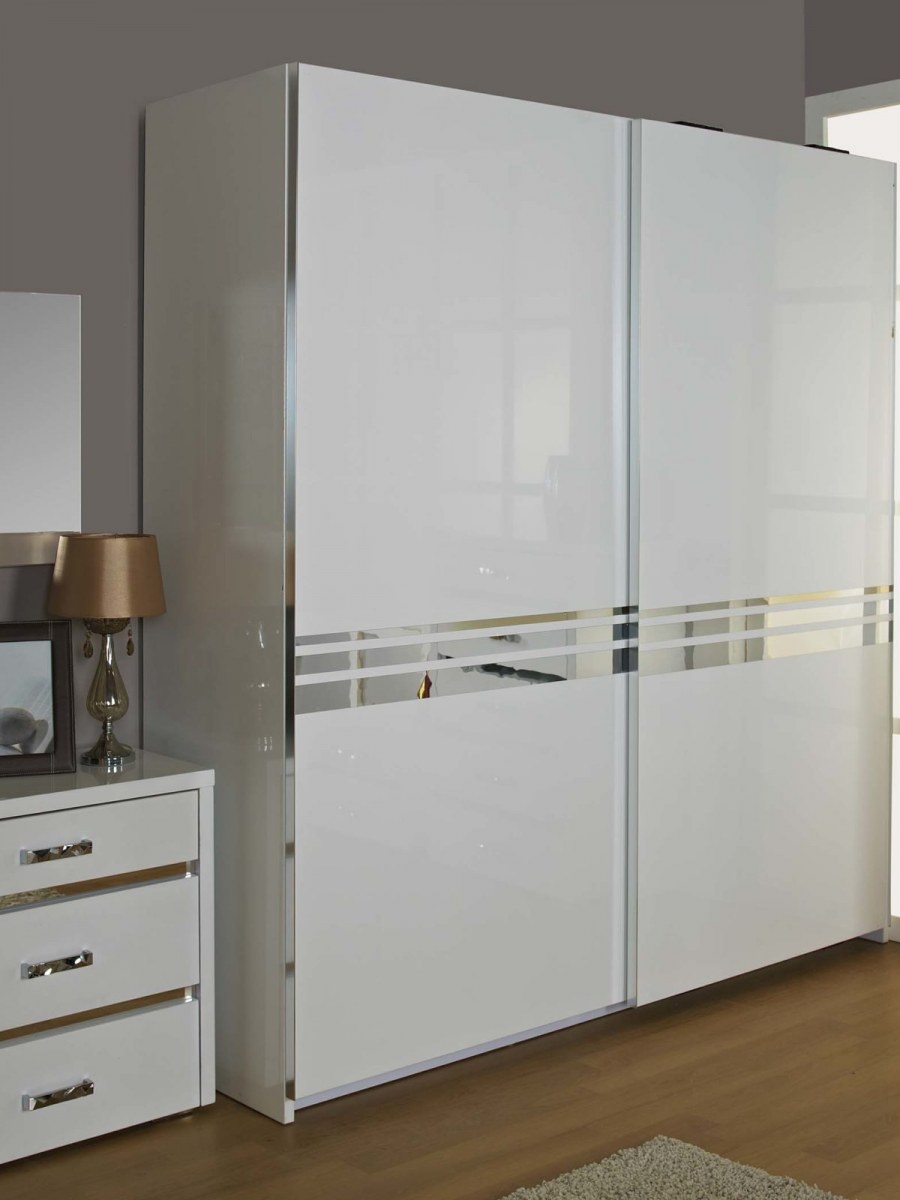 Белый глянцевый шкаф