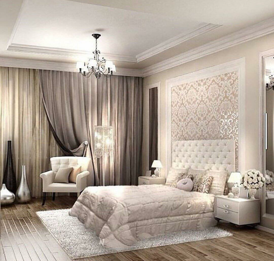 Молдинги в интерьере спальни