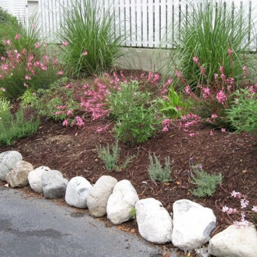 Цветник из подручных материалов