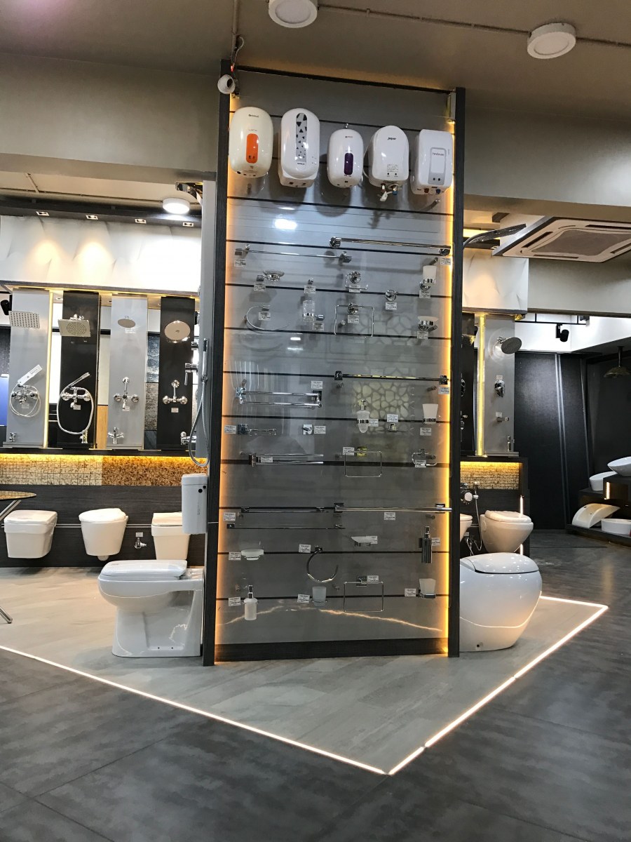 Интерьер магазина сантехники